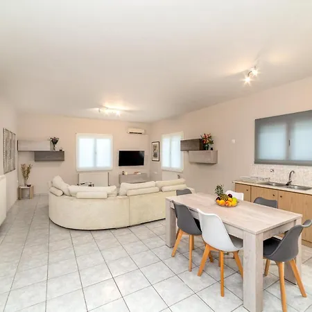 Artemis Apartment Gazi