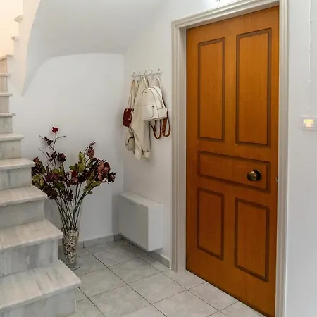 Artemis Apartment *
